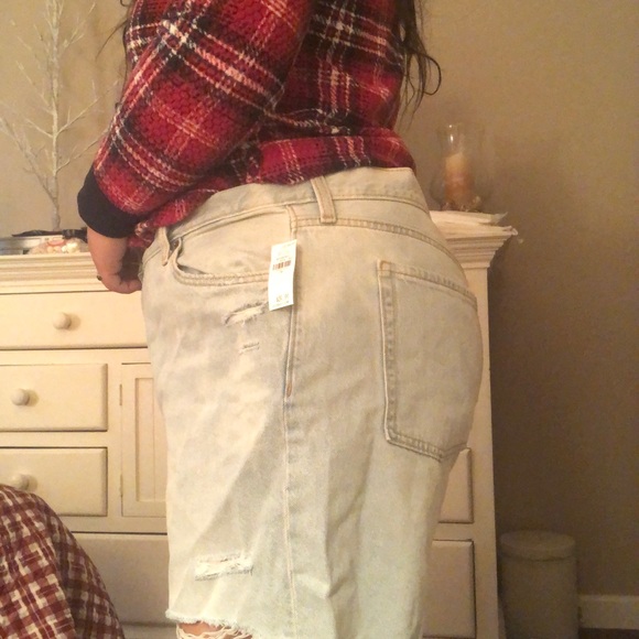 Old Navy Light Blue Distressed Jean Shorts - Picture 10 of 12